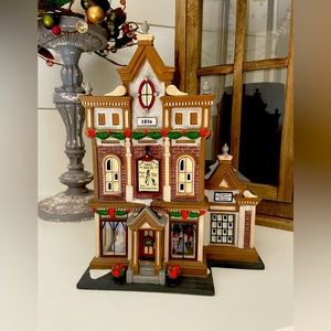 Department 56 Christmas in the City Victoria’s Doll House